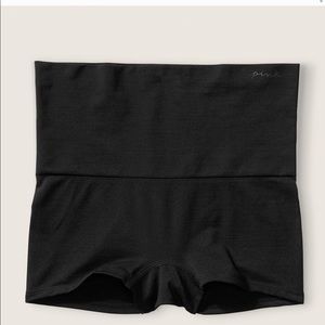 COPY - PINK
SEAMLESS SHAPE SHORTIE